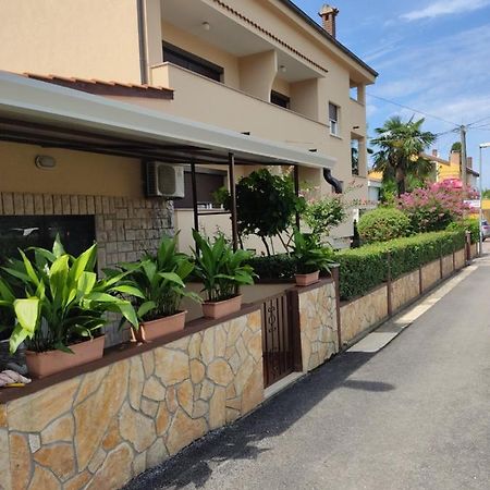 Apartment Mara Porec Esterno foto