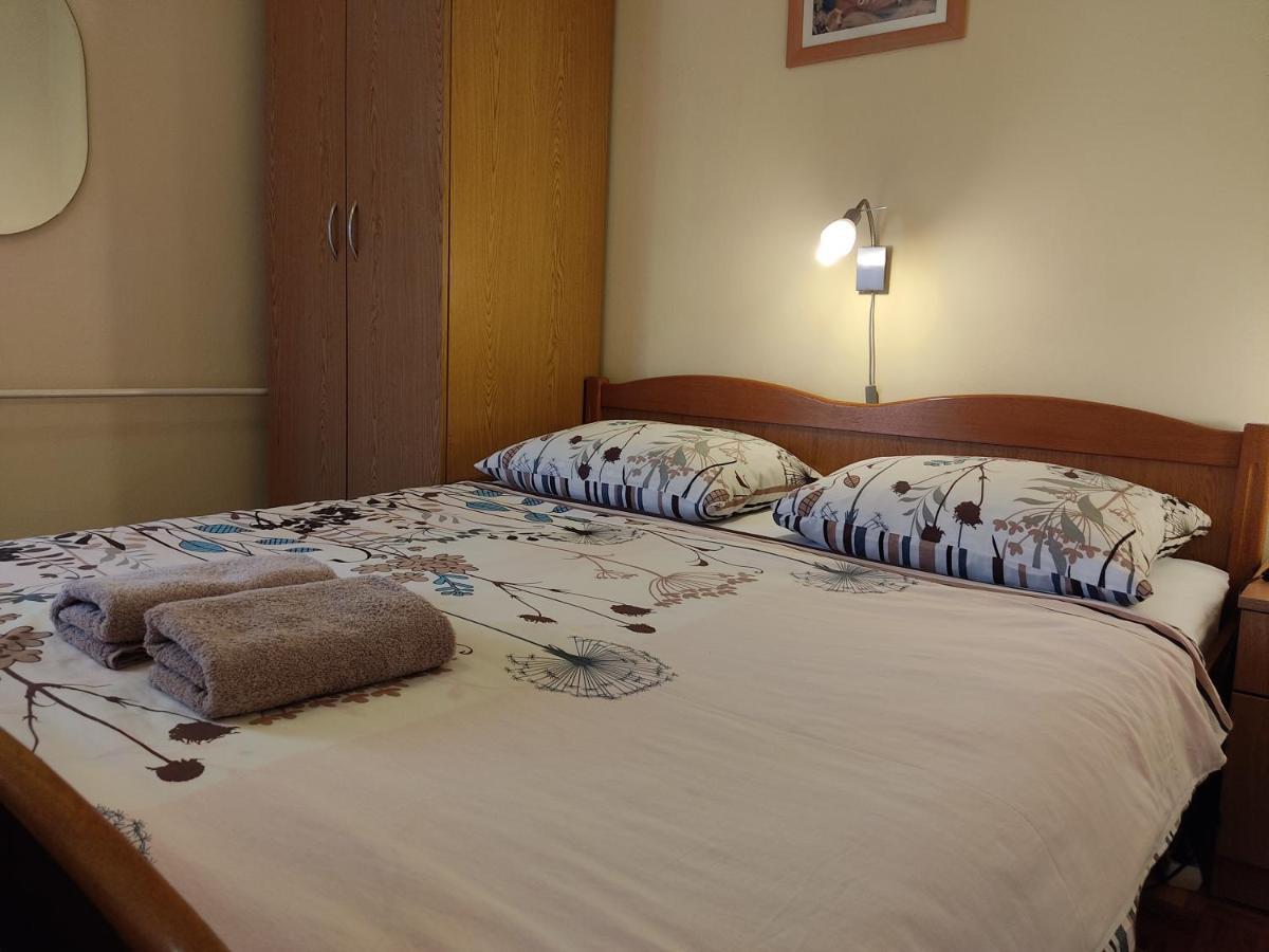 Apartment Mara Porec Esterno foto