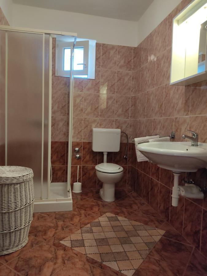 Apartment Mara Porec Esterno foto