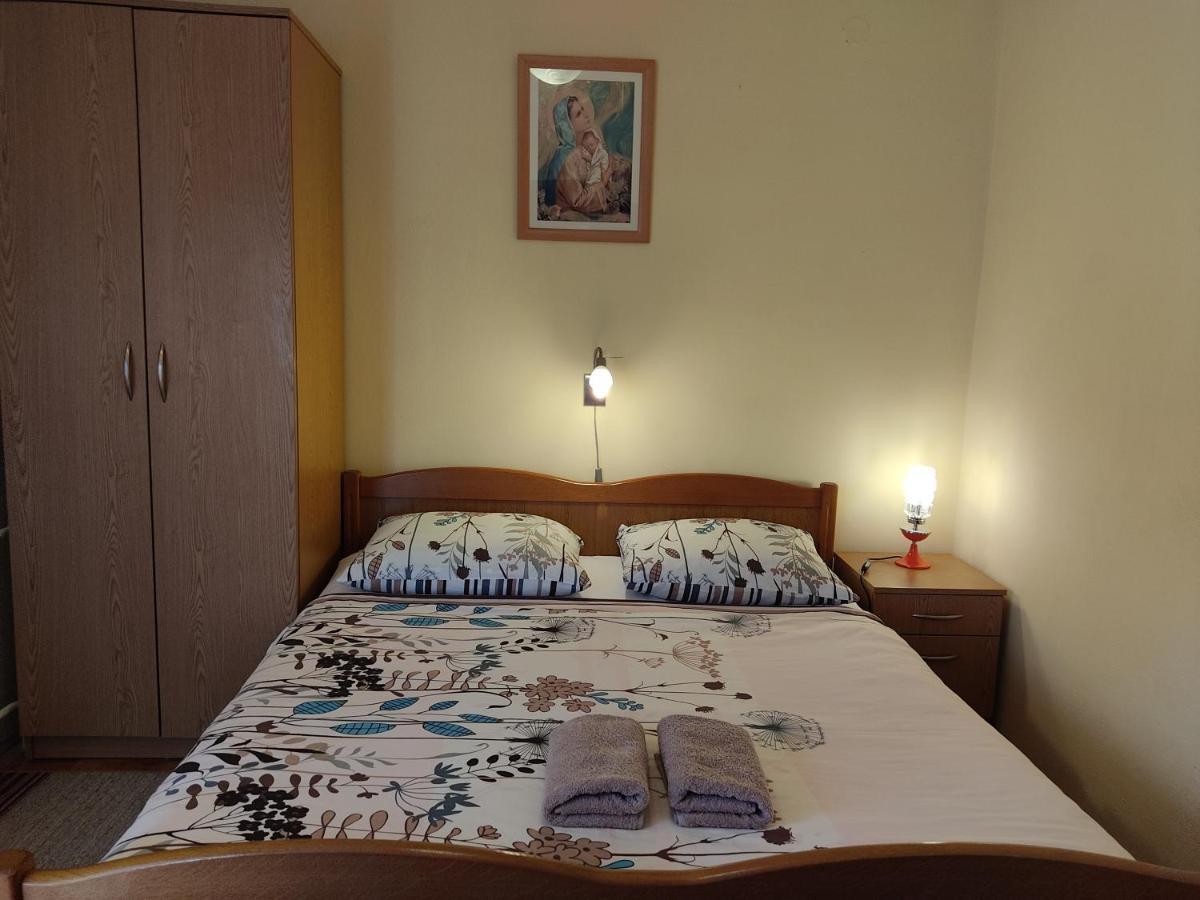 Apartment Mara Porec Esterno foto