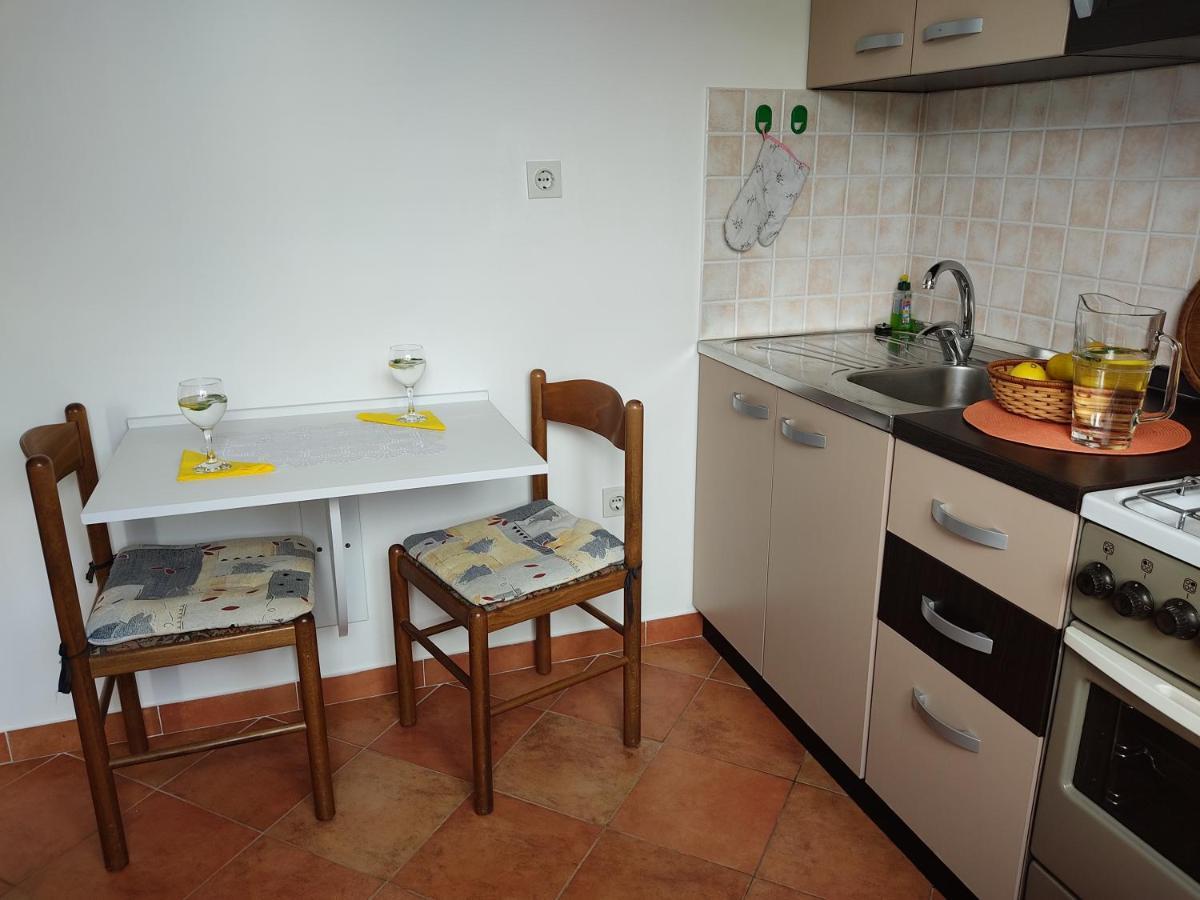 Apartment Mara Porec Esterno foto
