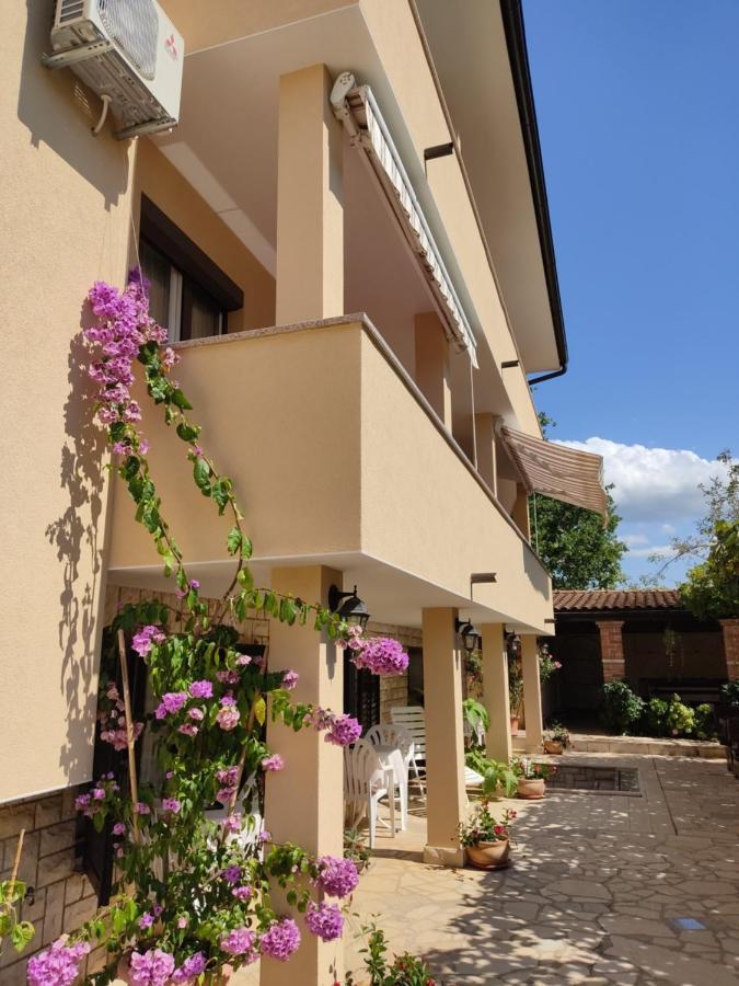 Apartment Mara Porec Esterno foto