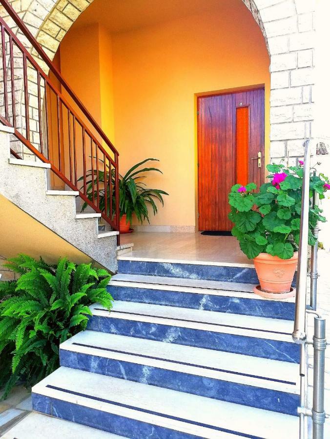 Apartment Mara Porec Esterno foto