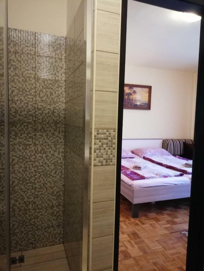 Apartment Mara Porec Esterno foto