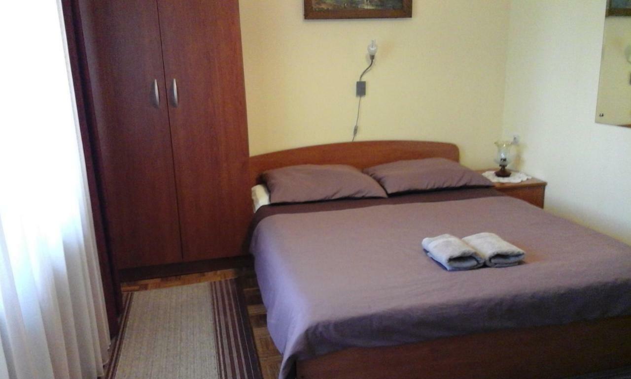 Apartment Mara Porec Esterno foto