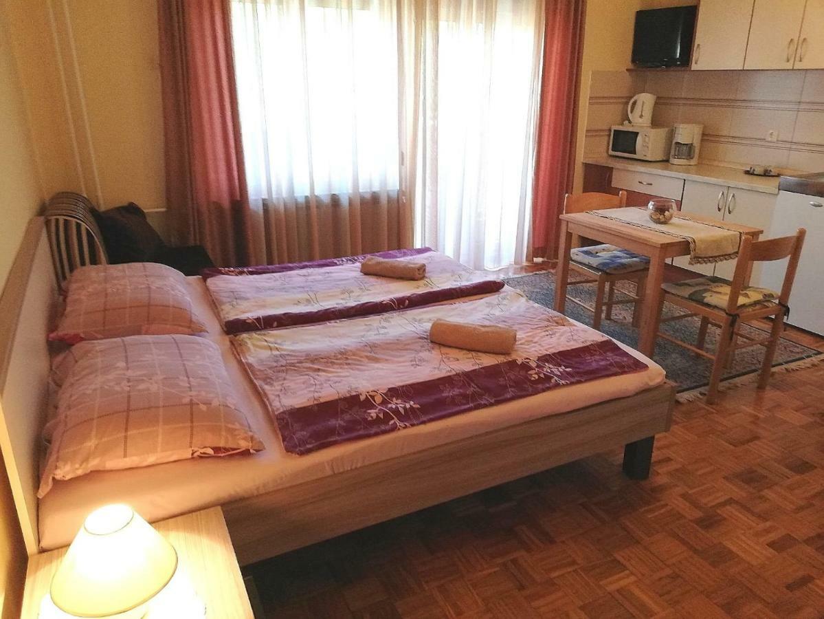 Apartment Mara Porec Esterno foto